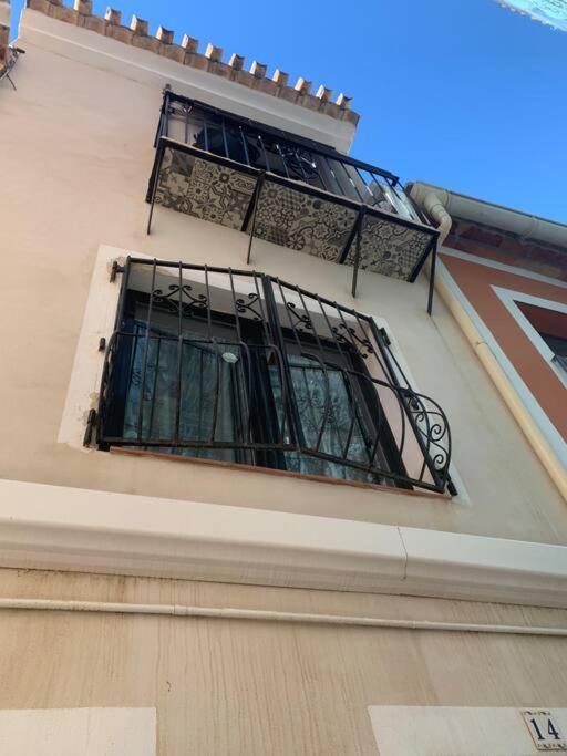 Preciosa Casa En Vilajoyosa Con Vistas Al Mar En Las Casas Colgantes Del Casco Antiguo Villajoyosa Buitenkant foto